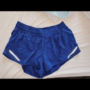 women lulu lemon shorts (hotty hot)